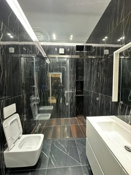 Tirane, jepet me qera apartament 2+1 , 1.200 € (Vasil Shanto)