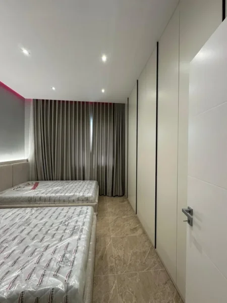 Tirane, jepet me qera apartament 2+1 , 1.200 € (Vasil Shanto)