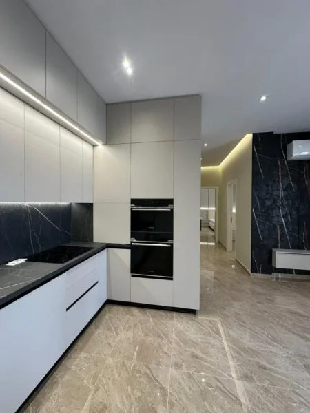 Tirane, jepet me qera apartament 2+1 , 1.200 € (Vasil Shanto)