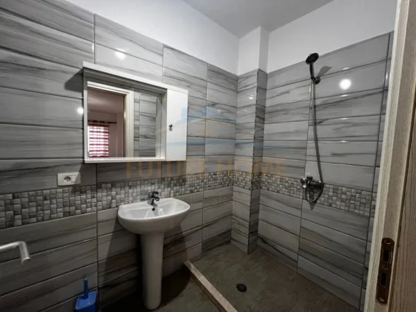 Durres, jepet me qera apartament 2+1 Kati 9, 79 m² 450 € (Lagjia 12, Durrës)