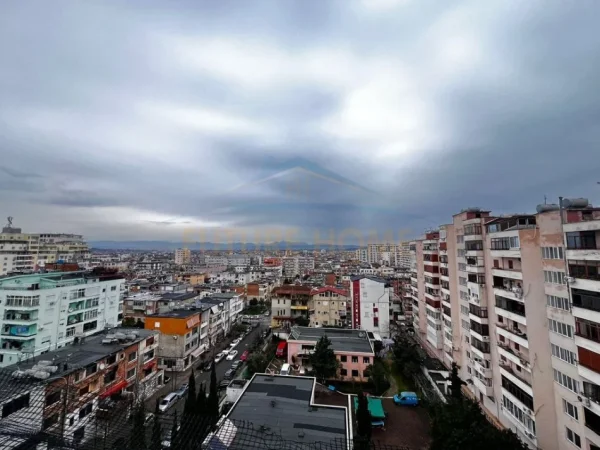 Durres, jepet me qera apartament 2+1 Kati 9, 79 m² 450 € (Lagjia 12, Durrës)