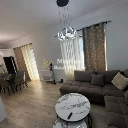 Tirane, jepet me qera shtepi 2+1 Kati 3, 100 m² 630 € (Sauk)