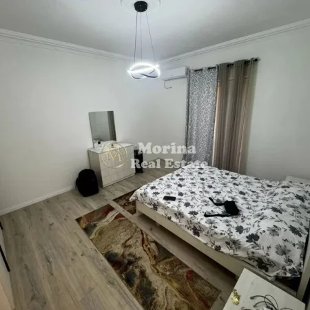 Tirane, jepet me qera shtepi 2+1 Kati 3, 100 m² 630 € (Sauk)