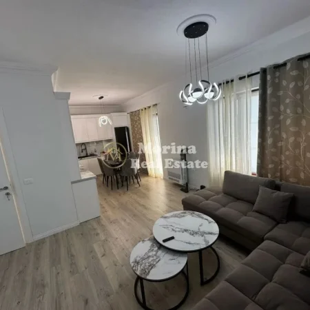 Tirane, jepet me qera shtepi 2+1 Kati 3, 100 m² 630 € (Sauk)