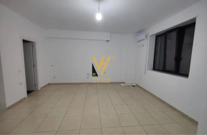 Tirane, jepet me qera zyre Kati 0, 38 m² 350 € (SIRI KODRA)