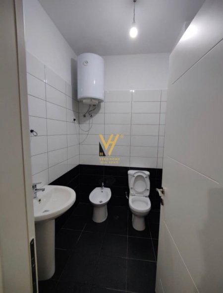 Tirane, jepet me qera zyre Kati 0, 38 m² 350 € (SIRI KODRA)