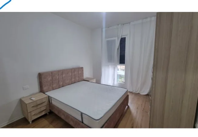 Tirane, jepet me qera apartament 2+1+2+Ballkon Kati 2, 100 m² 620 € (Don Bosko, Trio Towers Residence)