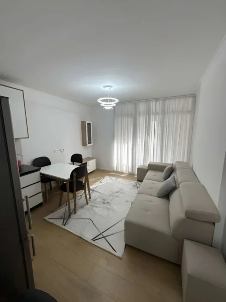 Tirane, jepet me qera apartament 2+1+Ballkon Kati 4, 89 m² 600 € (Don Bosko (mbrapa bar Artistit))
