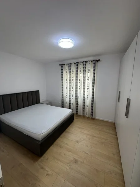 Tirane, jepet me qera apartament 2+1+Ballkon Kati 4, 89 m² 600 € (Don Bosko (mbrapa bar Artistit))
