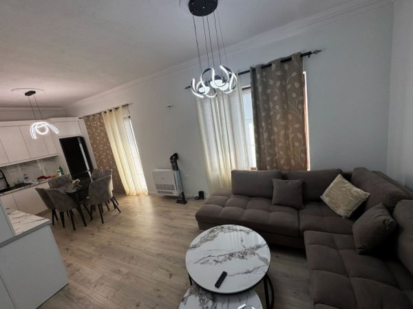 Tirane, jepet me qera Vile 2+1+Ballkon Kati 3, 120 m² 630 € (Sauk/Rr.Hajredin Kumbaro)