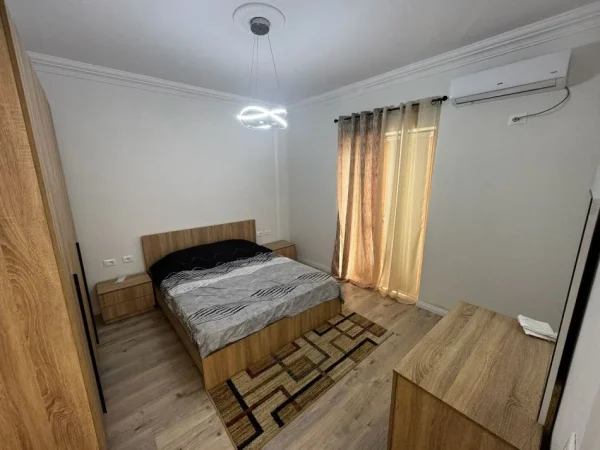 Tirane, jepet me qera Vile 2+1+Ballkon Kati 3, 120 m² 630 € (Sauk/Rr.Hajredin Kumbaro)
