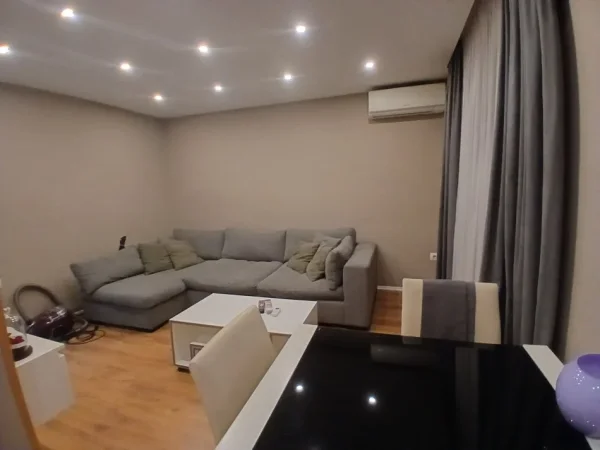 Tirane, jepet me qera apartament 1+1 Kati 3, 65 m² 550 € (Harry fulls)