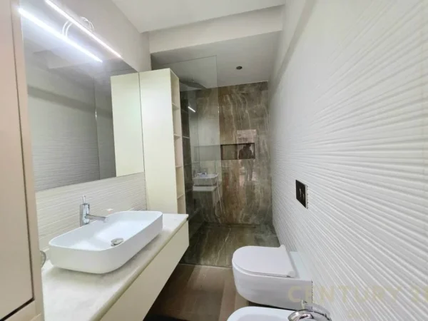 Tirane, jepet me qera apartament 2+1 Kati 4, 123 m² 1.300 € (Shyqyri Brari)