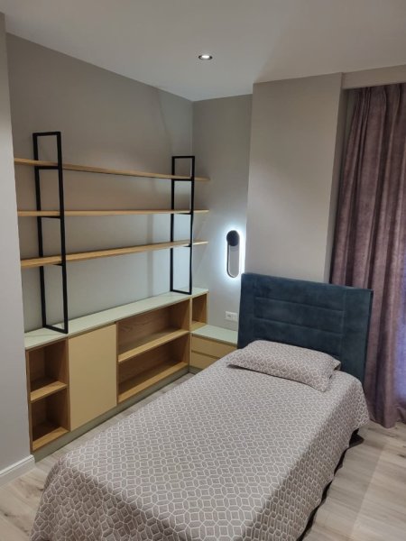 Tirane, jepet me qera apartament 2+1 Kati 4, 100 m² 900 € (Ministria e Jashtme)