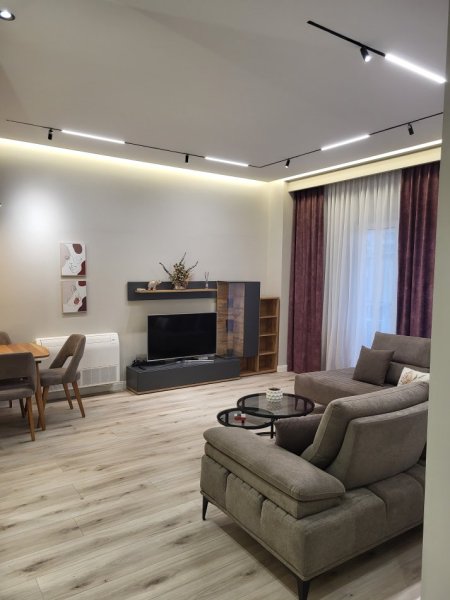 Tirane, jepet me qera apartament 2+1 Kati 4, 100 m² 900 € (Ministria e Jashtme)