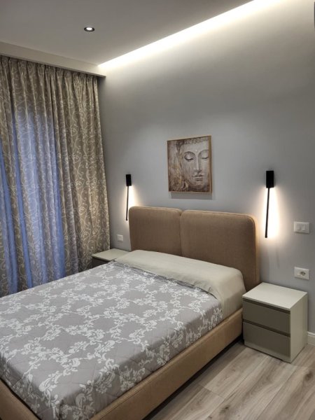 Tirane, jepet me qera apartament 2+1 Kati 4, 100 m² 900 € (Ministria e Jashtme)