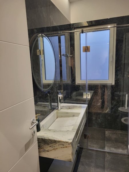 Tirane, jepet me qera apartament 2+1 Kati 4, 100 m² 900 € (Ministria e Jashtme)