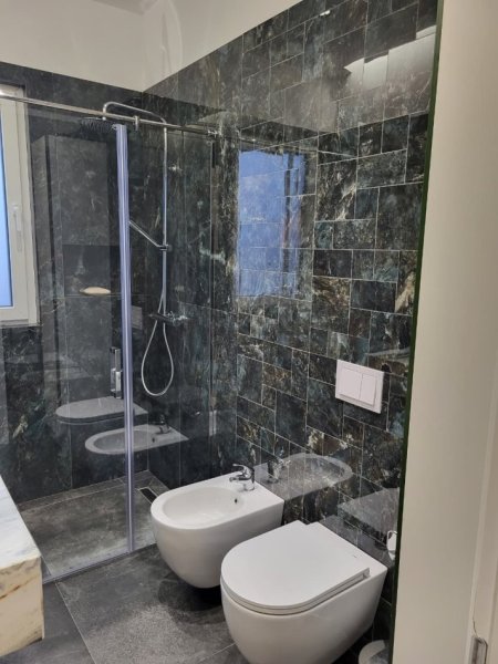 Tirane, jepet me qera apartament 2+1 Kati 4, 100 m² 900 € (Ministria e Jashtme)