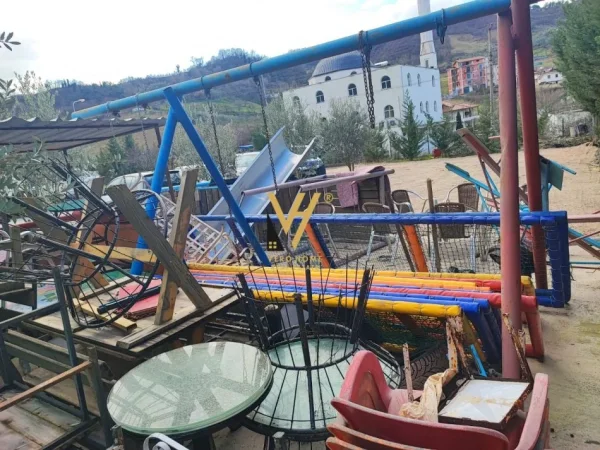 Tirane, jepet me qera ambjent biznesi Kati 0, 250 m² 600 € (KOMBINAT)