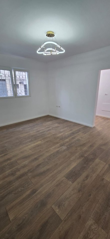 Tirane, shitet apartament 1+1 Kati 1, 57 m² 