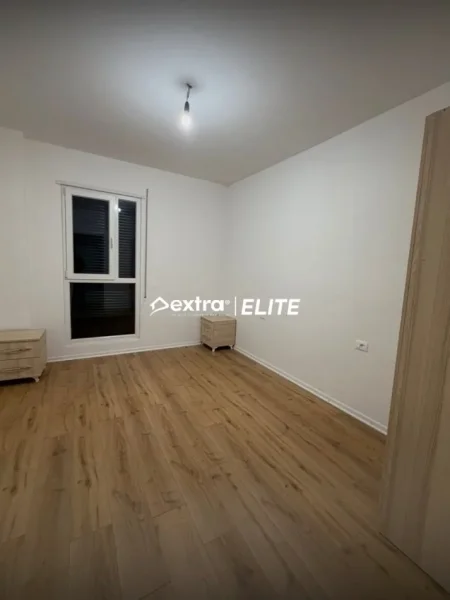 Tirane, jepet me qera apartament 2+1+Aneks+Ballkon Kati 2, 100 m² 600 € (Trio Towe)