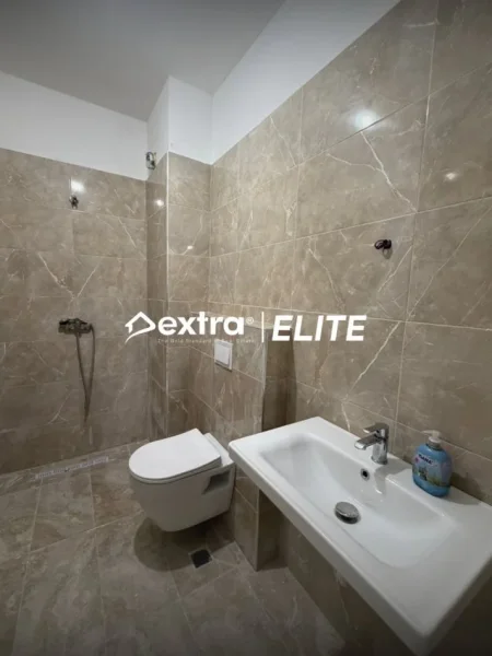 Tirane, jepet me qera apartament 2+1+Aneks+Ballkon Kati 2, 100 m² 600 € (Trio Towe)