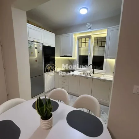 Tirane, jepet me qera shtepi 1+1 Kati 1, 65 m² 500 € (Spitali Amerikan 2)