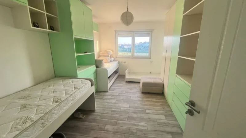 Tirane, shitet apartament 2+1 Kati 2, 118 m²