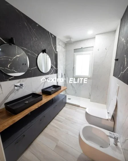 Tirane, shitet apartament 2+1+Ballkon Kati 1, 104 m² 212.000 € (Liqeni I Thate)