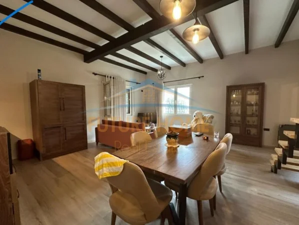 jepet me qera Vile 2 Katshe Kati 0, 250 m² 1.800 € (Petrele)