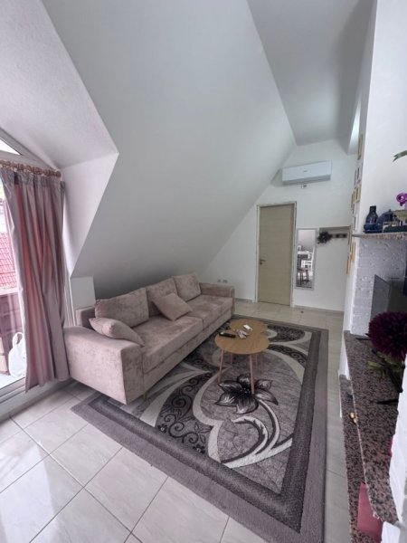 Tirane, jepet me qera apartament 1+1+Ballkon Kati 5, 50 m² 300 € (Rruga Thesarit Fresk Tiranë)