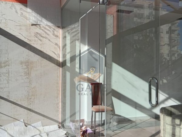 Durres, jepet me qera ambjent biznesi Kati 1, 70 m² 300 € (Tregu Industrial)