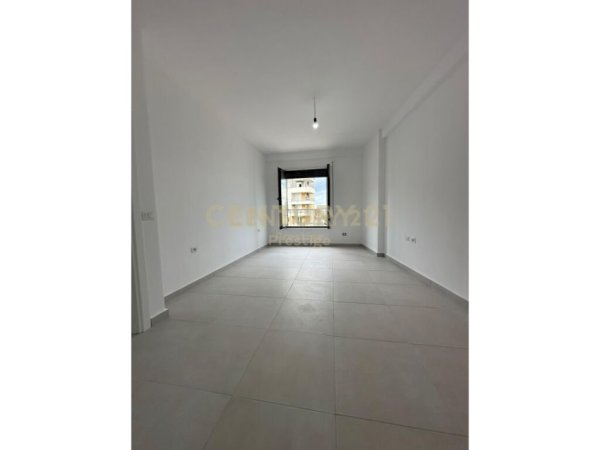 Tirane, jepet me qera zyre Kati 4, 110 m² 700 € 