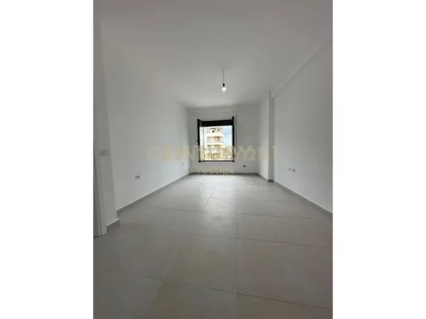 Tirane, jepet me qera zyre Kati 4, 110 m² 700 € 
