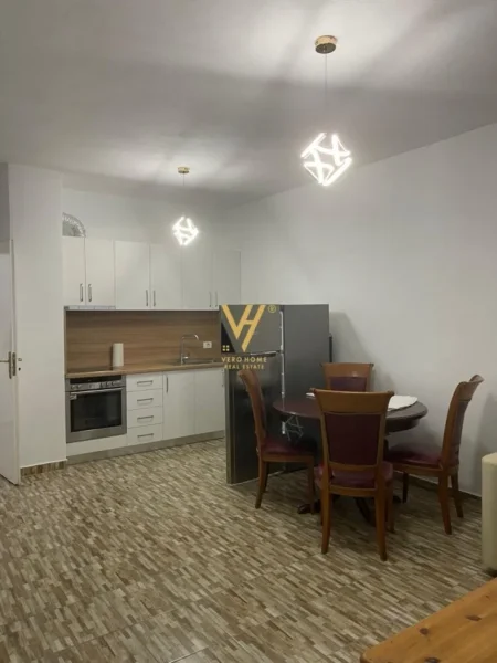 Tirane, jepet me qera apartament 1+1+Ballkon Kati 3, 72 m² 450 € (ASTIR)