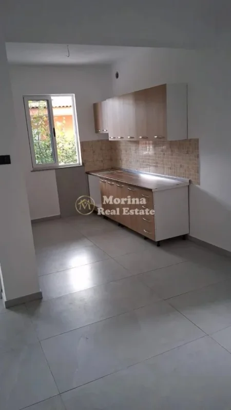 Tirane, jepet me qera shtepi 2+1 Kati 1, 100 m² 350 € (Kinostudio)