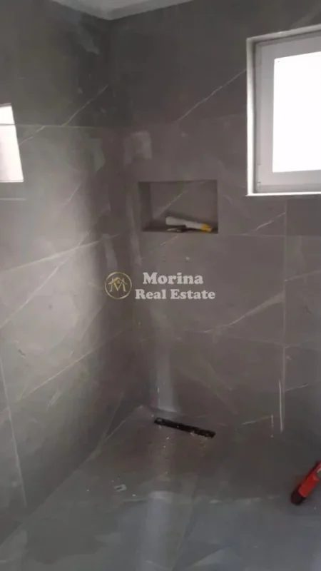 Tirane, jepet me qera shtepi 2+1 Kati 1, 100 m² 350 € (Kinostudio)