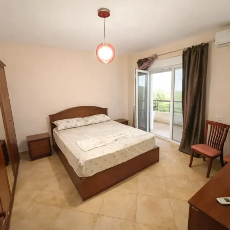 Tirane, jepet me qera apartament 2+1+Ballkon Kati 4, 113 m² 800 € (Liqeni i thate)