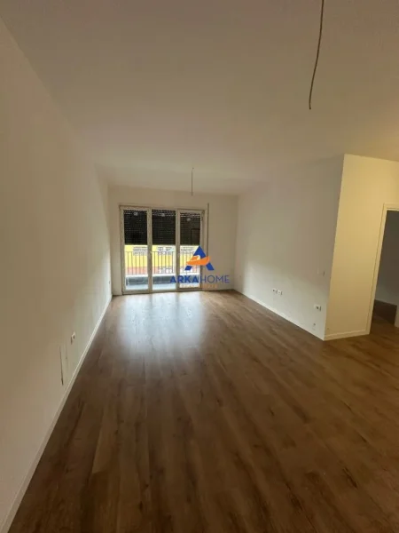 Tirane, jepet me qera apartament 2+1+Ballkon Kati 1, 102 m² 884 € 