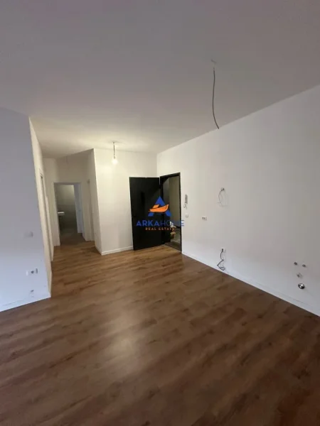 Tirane, jepet me qera apartament 2+1+Ballkon Kati 1, 102 m² 884 € 