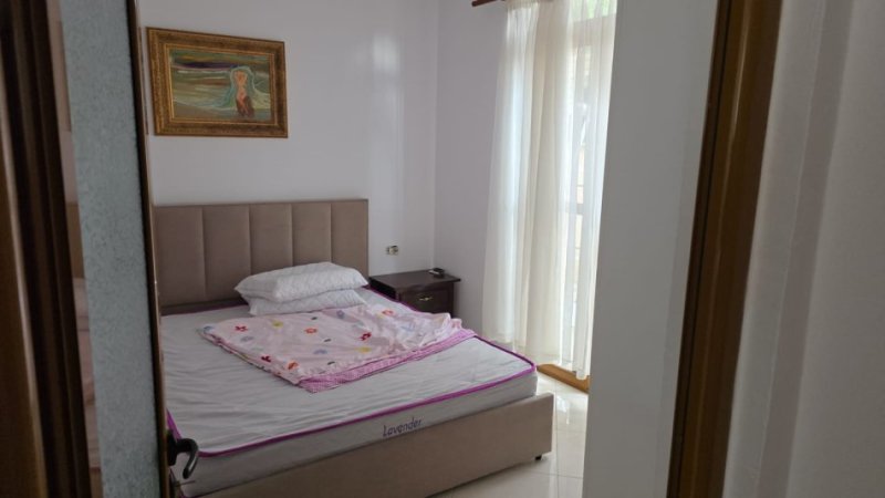 Tirane, jepet me qera Banesë 1+1 Kati 1, 65 m² 400 € (Rruga Leandro Zoto, Tek Varri Bamit Tiranë.)
