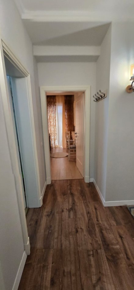 Tirane, jepet me qera apartament 3+1 Kati 2, 118 m² 950 € (Mbi Kristal Center, Rruga Rrapo Hekali ,Tiranë.)