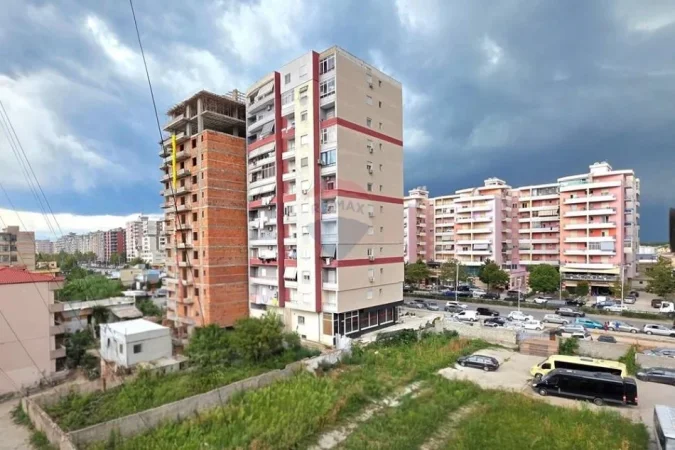 Vlore, shitet apartament 1+1+Ballkon Kati 5, 75 m² 99.000 € (PRANË KISHËS ORTODOKSE, VLORË)