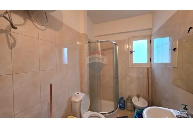 Vlore, shitet apartament 1+1+Ballkon Kati 5, 75 m² 99.000 € (PRANË KISHËS ORTODOKSE, VLORË)