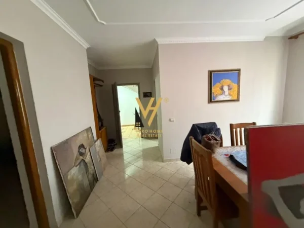 Tirane, jepet me qera zyre Kati 2, 80 m² 600 € (RRUGA E KAVAJES)