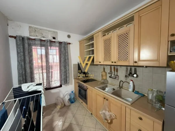 Tirane, jepet me qera zyre Kati 2, 80 m² 600 € (RRUGA E KAVAJES)
