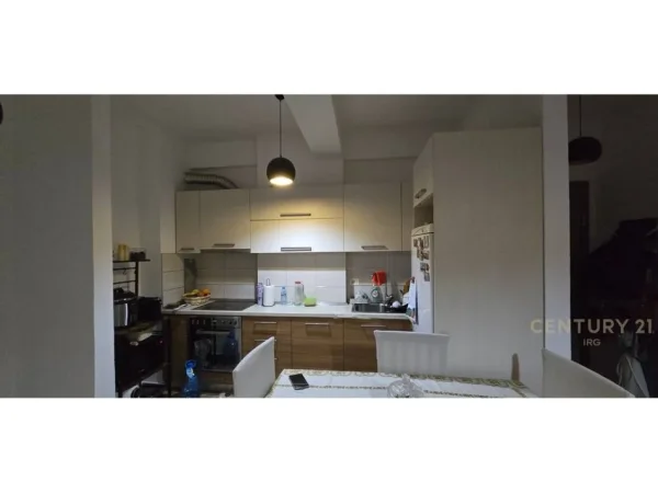 Tirane, shitet apartament 1+1+Aneks+Ballkon Kati 3, 65 m² 120.000 € (pallati me shigjeta , kompleksi delijorgji)