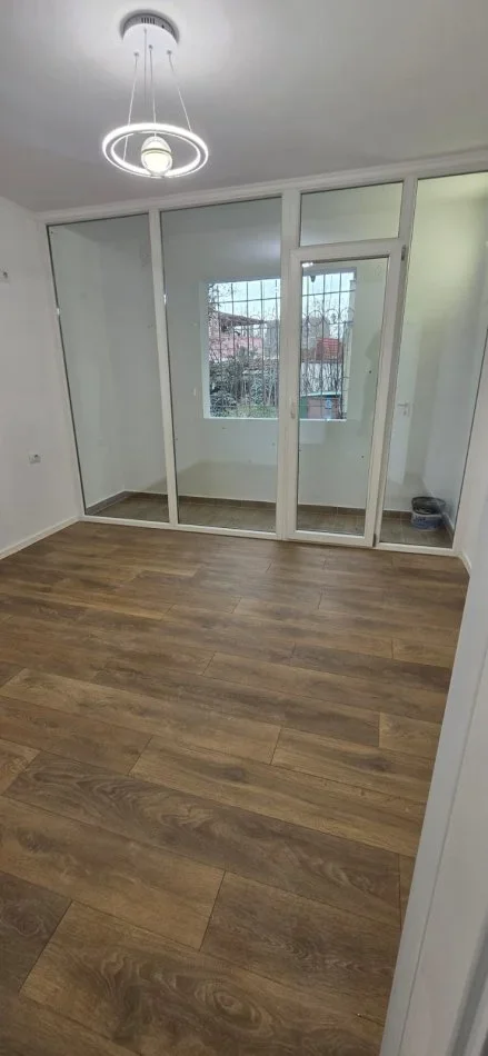 Tirane, shes apartament 1+1 Kati 1, 57 m² 137.000 € (Ali Demi)