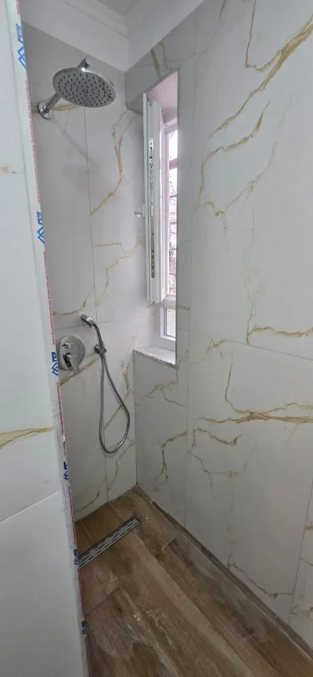 Tirane, shes apartament 1+1 Kati 1, 57 m² 137.000 € (Ali Demi)