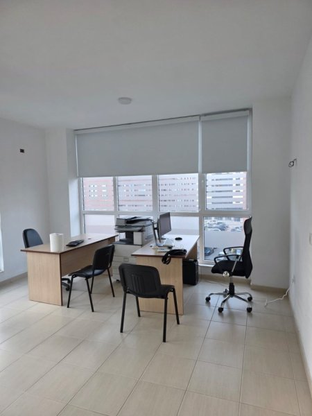 Tirane, jepet me qera zyre Kati 3, 65 m² 500 € (BULEVARDI I RI)